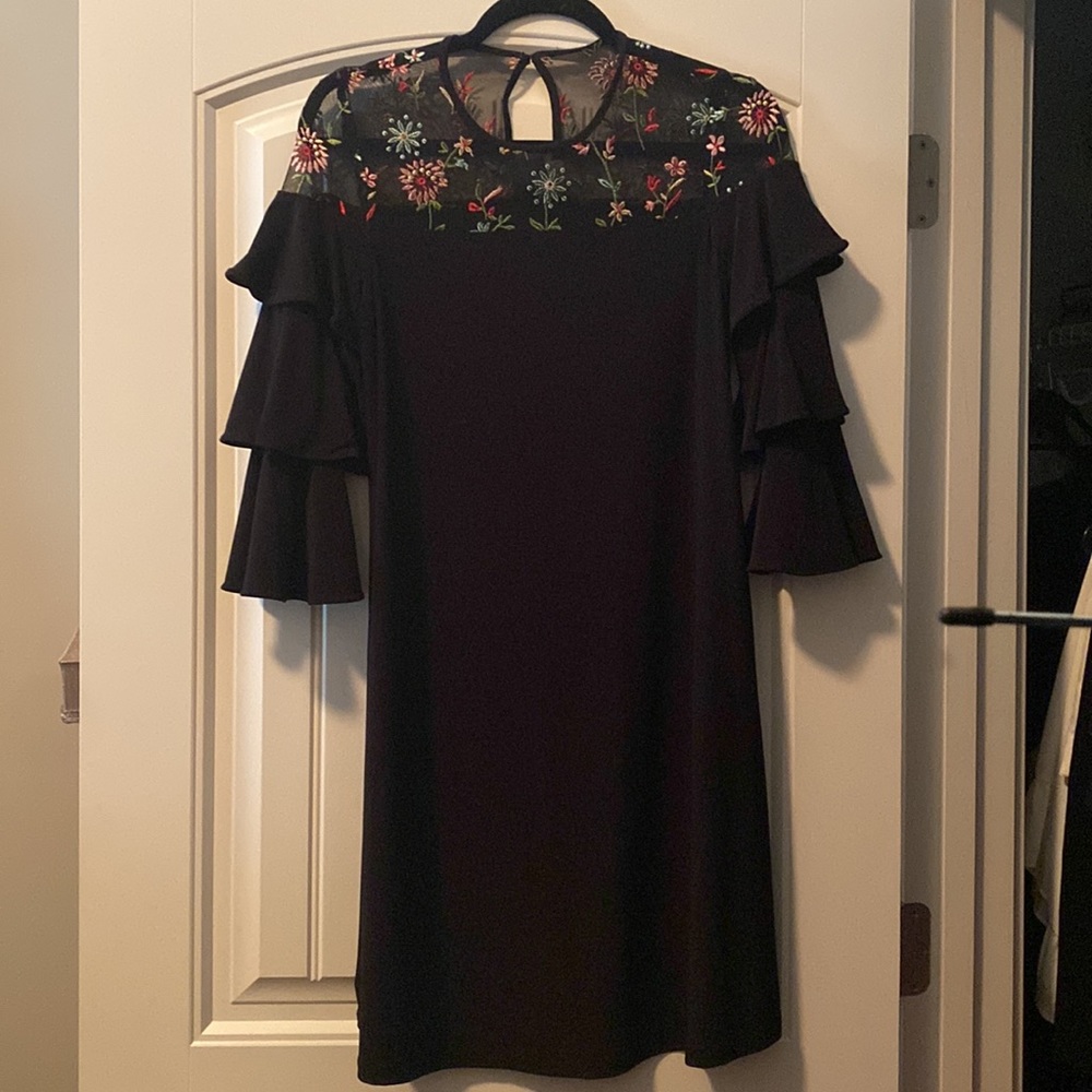 Gabby Skye Dress Size 4